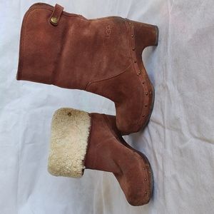 Uggs  sz 8 3204 Brown Suede Lined Heeled Boots